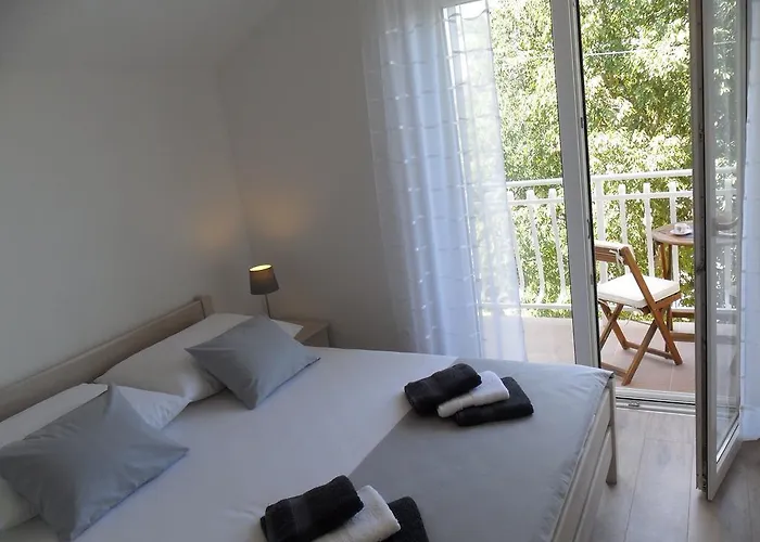 Luka & Iva 아파트 *